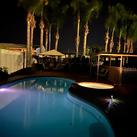 Shazza'S Desert Oasis Broken Hill Exterior photo